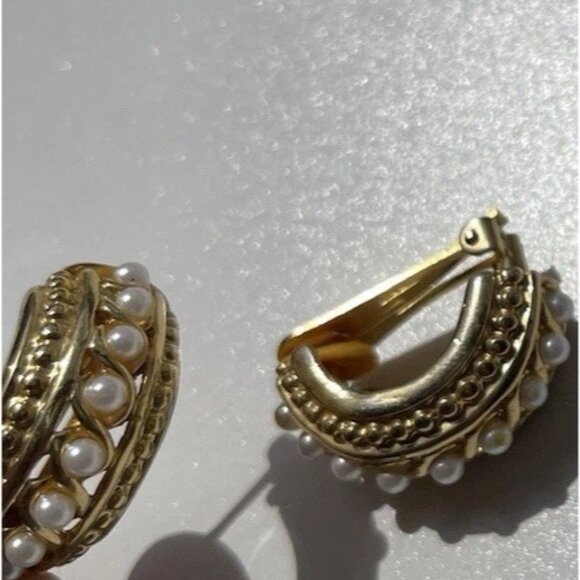 Vintage Quality Faux Pearl Gold tone Half Hoop Vintage Pierced Earrings - Picture 7 of 11